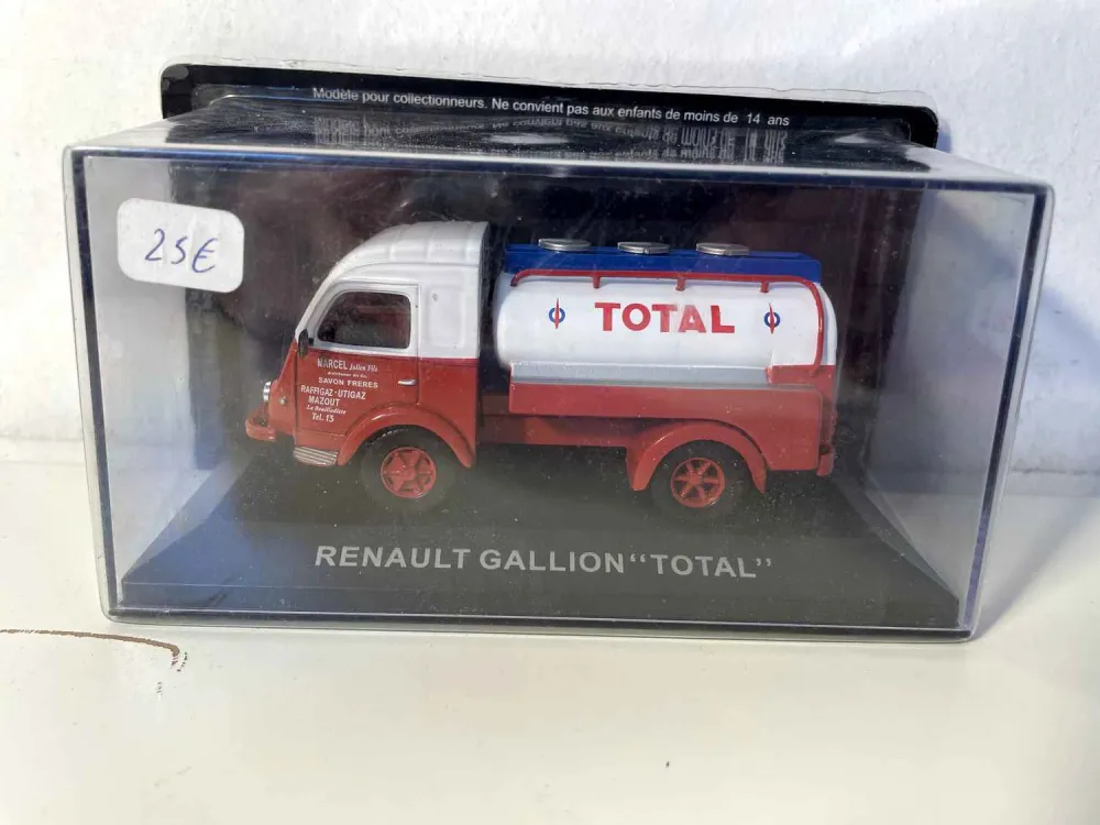 Renault Galion TOTAL rouge et blanc