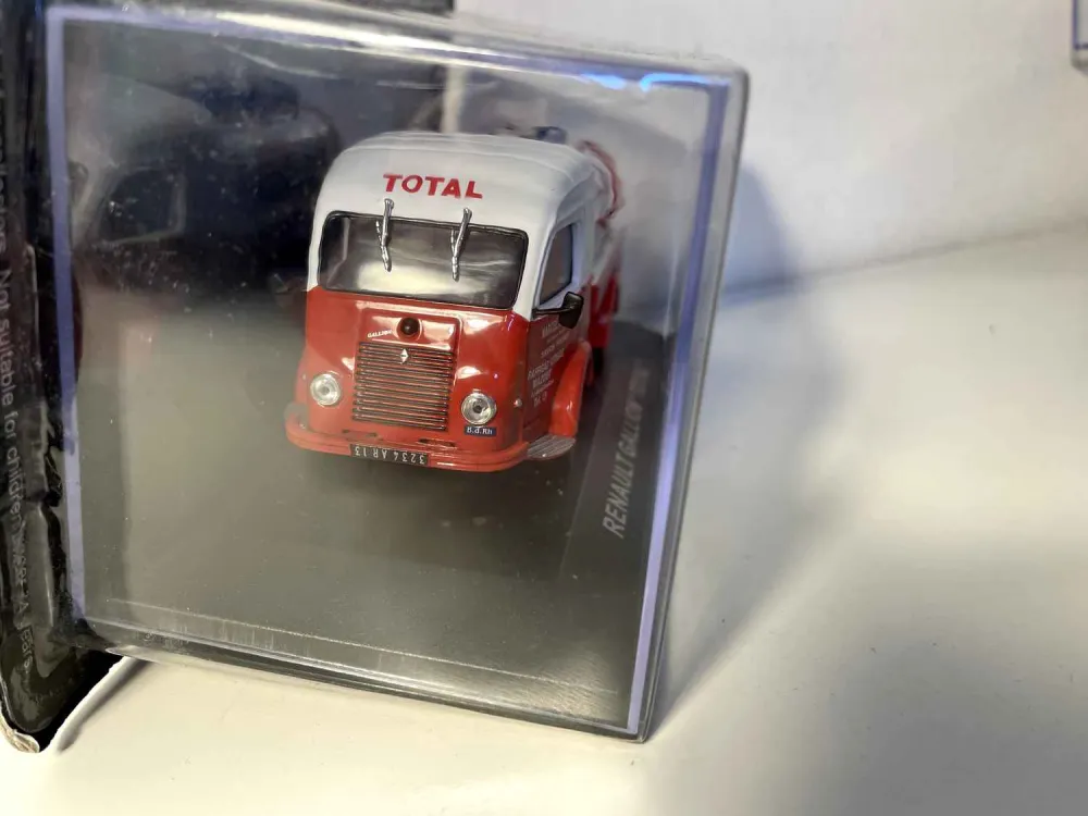 Renault Galion TOTAL rouge et blanc