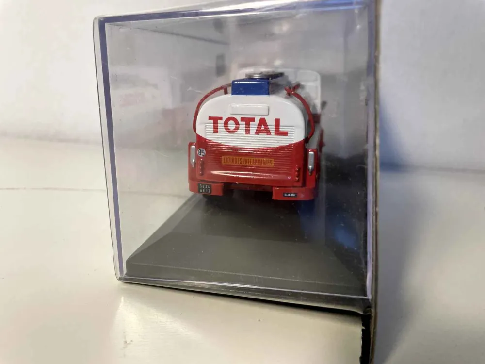 Renault Galion TOTAL rouge et blanc
