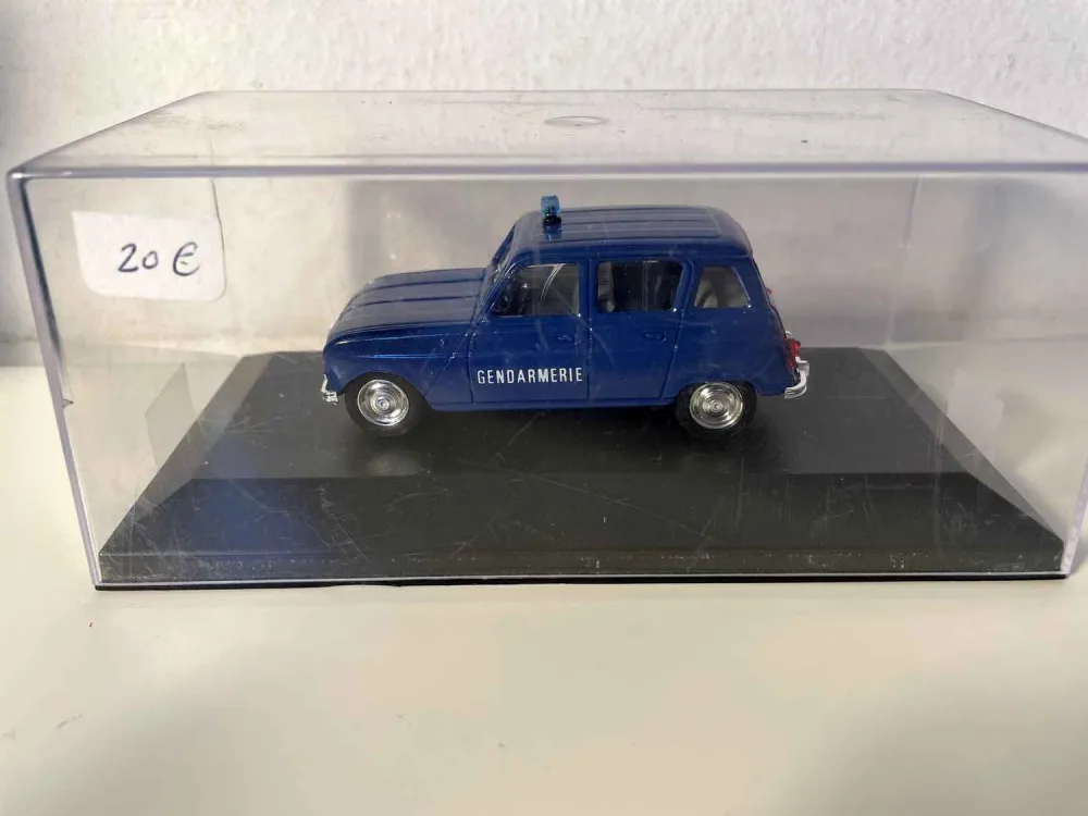Renault 4L GENDARMERIA blu (scatola plexi)