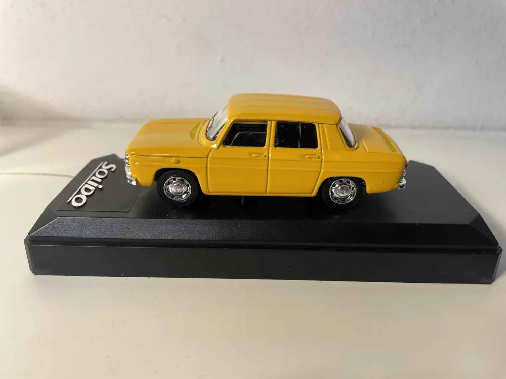Renault 8S gialla (riferimento Solido 1827)