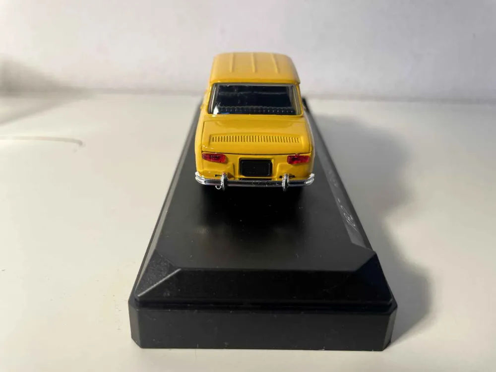 Renault 8S gialla (riferimento Solido 1827)