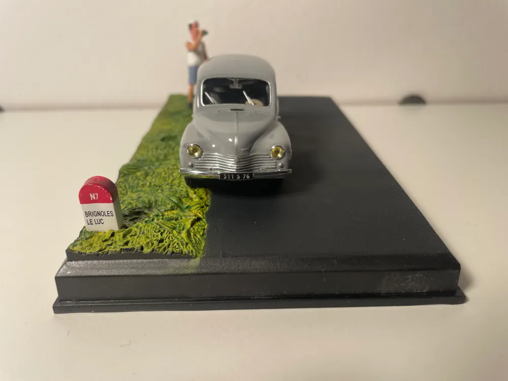 Renault 4 CV grigia con rimorchio - La Nationale 7 - La Route Bleue