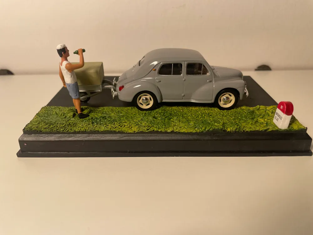 Renault 4 CV grigia con rimorchio - La Nationale 7 - La Route Bleue