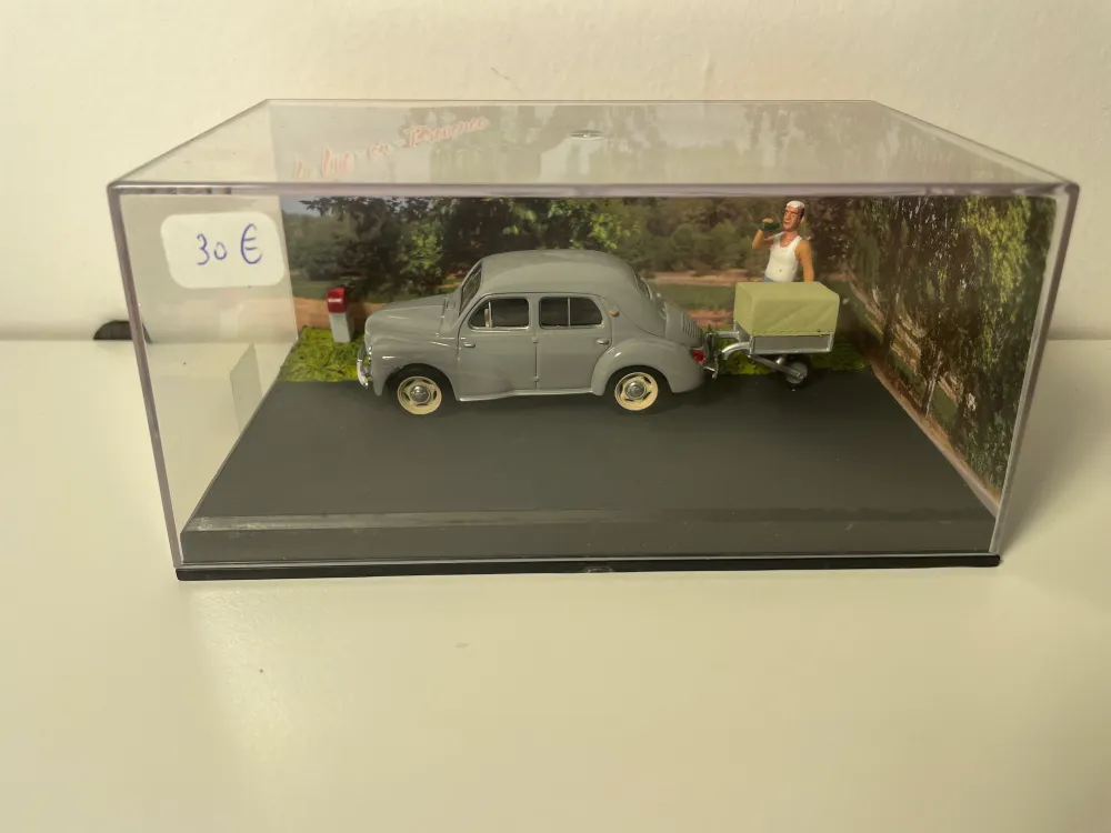 Renault 4 CV grigia con rimorchio - La Nationale 7 - La Route Bleue
