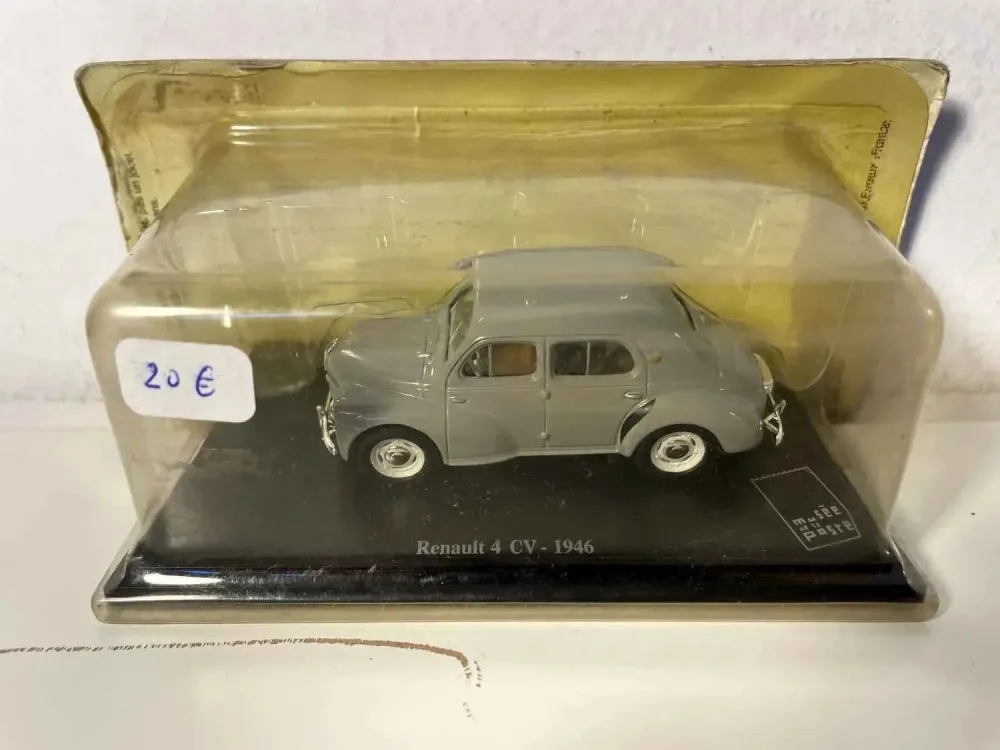 Renault 4 CV grigia del 1946, La Poste - PTT