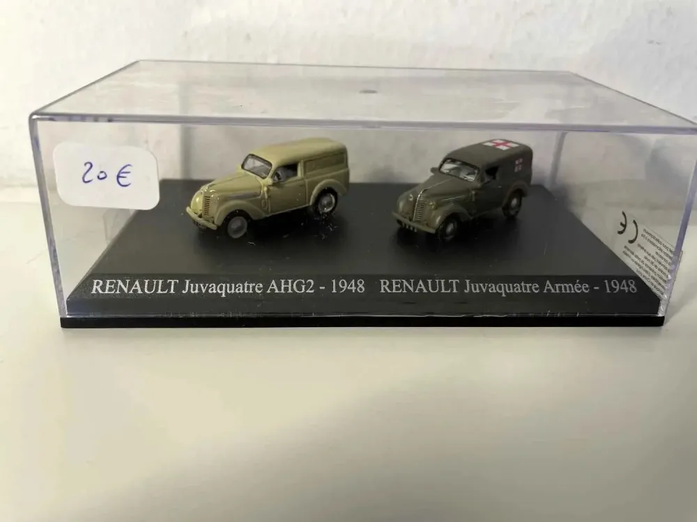 Renault Juvaquatre AHG2 marrone del 1948 + ambulanza dell'esercito Renault Juvaquatre verde scuro del 1948 (scala HO)