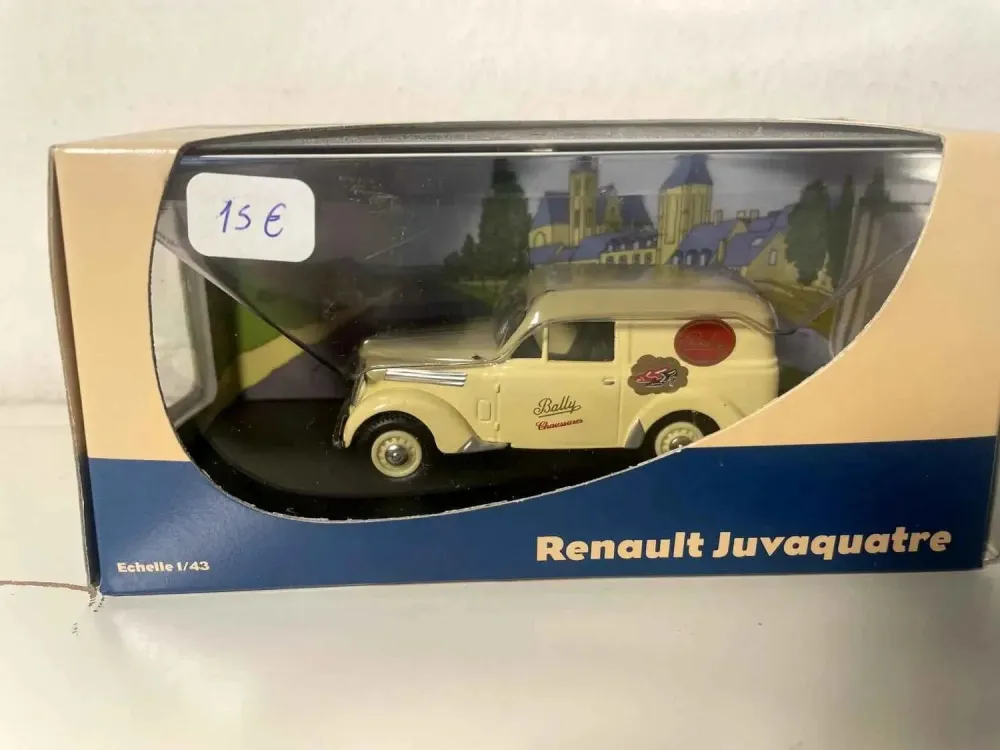 Renault Juvaquatre beige tole con pubblicità BALLY