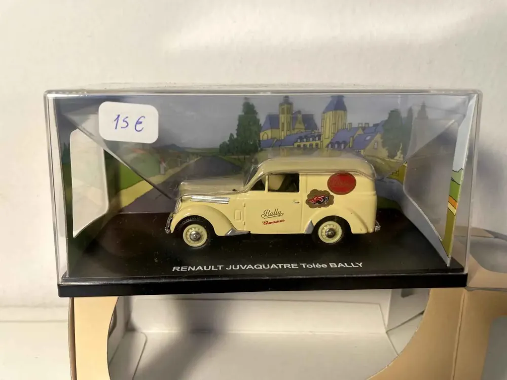 Renault Juvaquatre beige tole con pubblicità BALLY