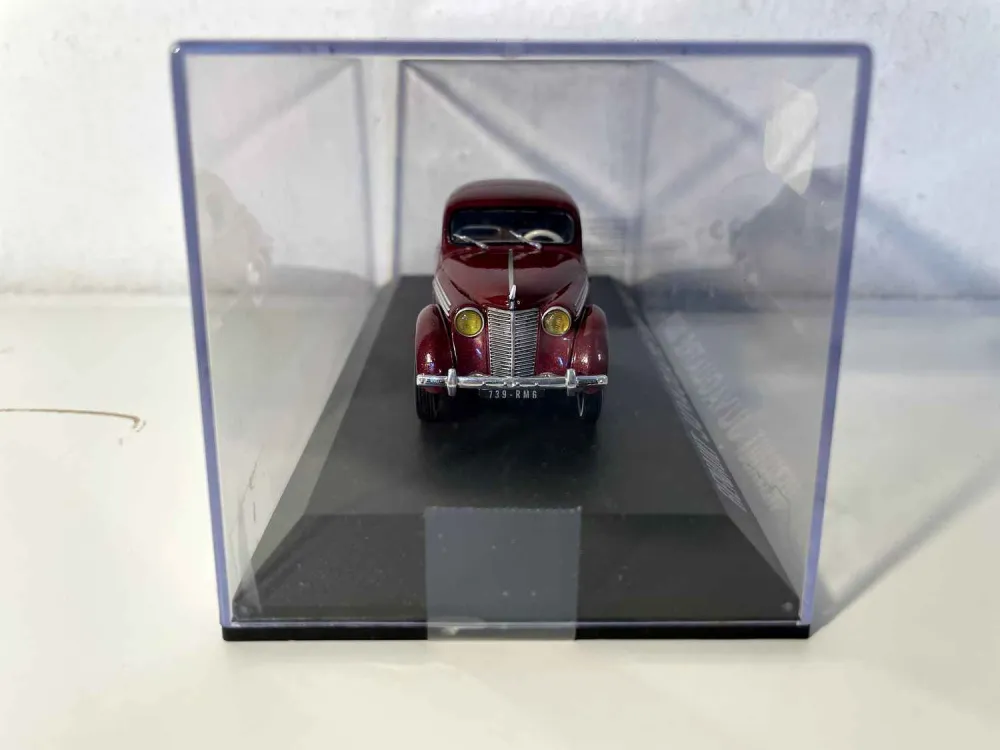 Renault Juvaquatre Bordeaux Coupé del 1941