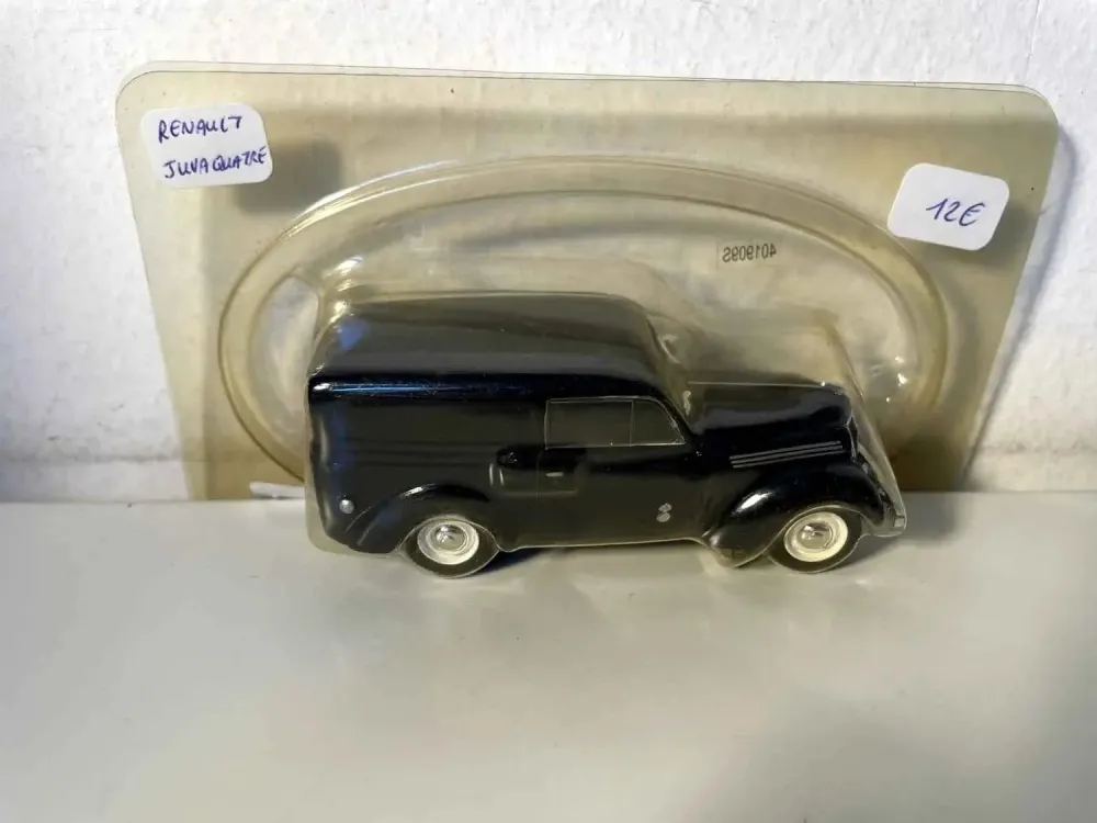 Renault Juvaquatre nero GENDARMERIE