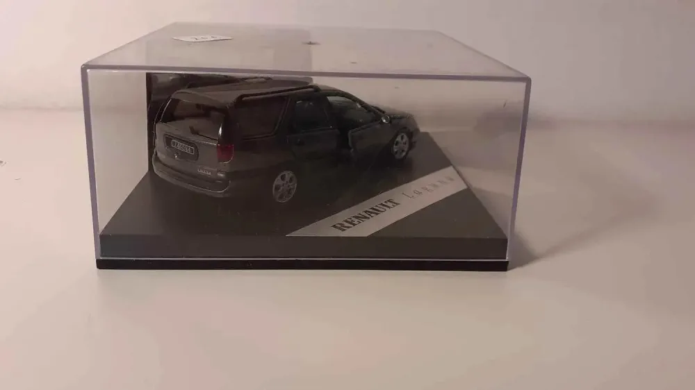 Renault Laguna station wagon grigia