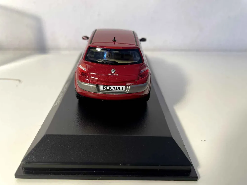Renault Megane rosso scuro