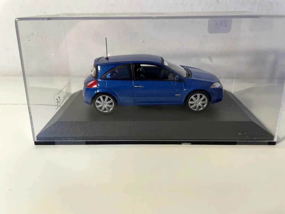 Renault Megane Sport blu del 2004