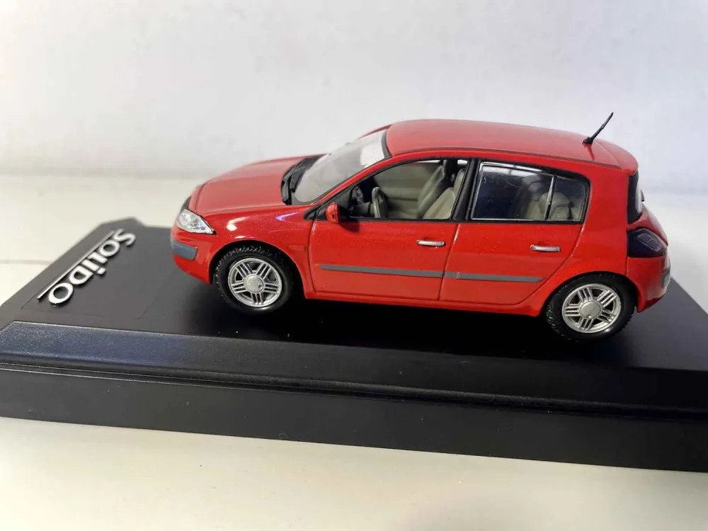 Renault Mégane rossa del 2003 (riferimento Solido 1579)
