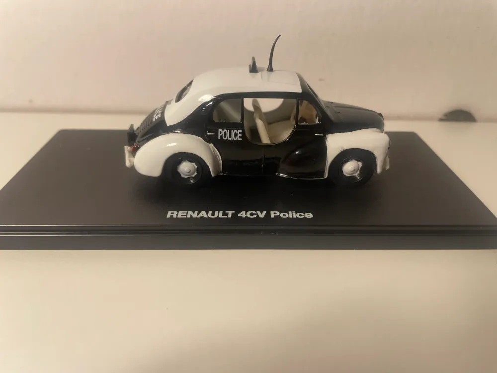 Renault 4 CV nera e bianca POLIZIA (scatola plexiglas)