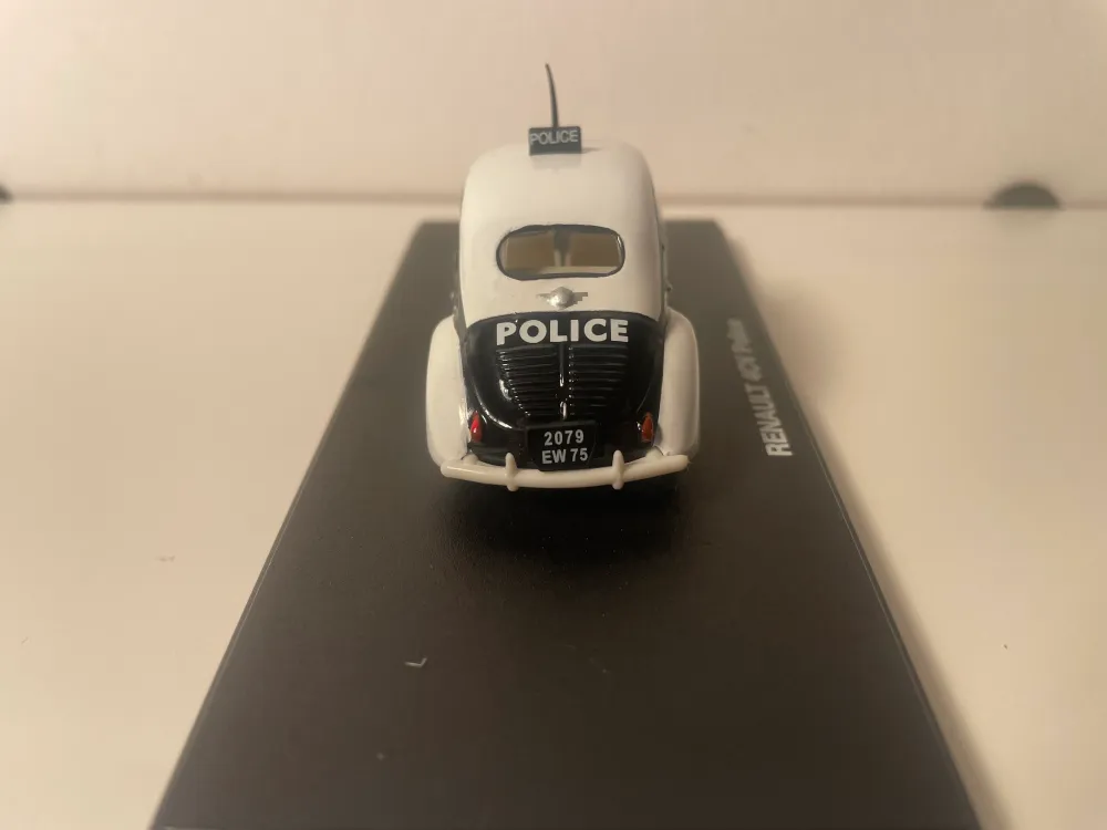 Renault 4 CV nera e bianca POLIZIA (scatola plexiglas)