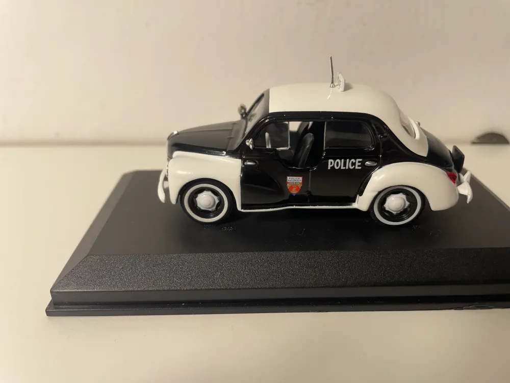 Renault 4 CV "Pie" bianca e nera, POLIZIA di Parigi, 1956