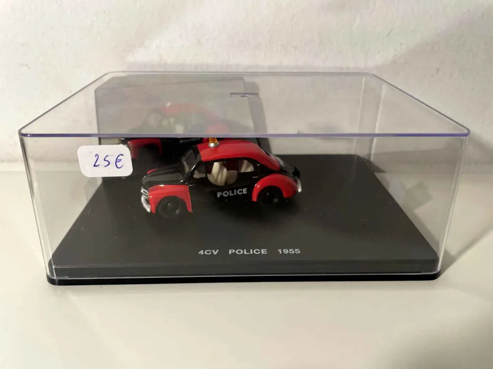 Renault 4 CV POLICE nera e rossa del 1955 (cofanetto rettangolare)