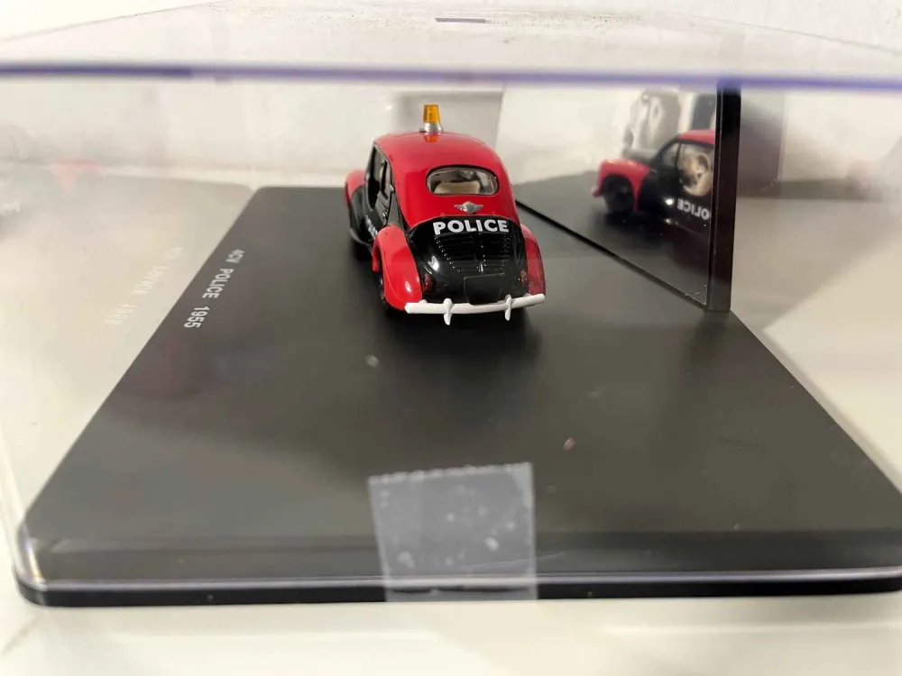 Renault 4 CV POLICE nera e rossa del 1955 (cofanetto rettangolare)
