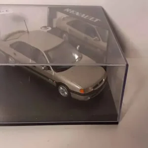 Renault Safrane marrone chiaro