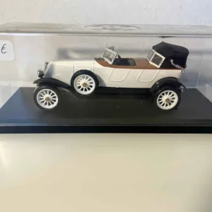 Renault 40 CV Sport bianco sporco e marrone del 1923 (collezione RIO)