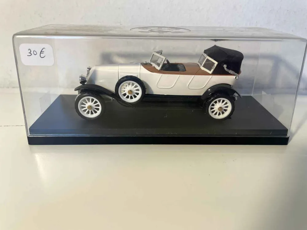 Renault 40 CV Sport bianco sporco e marrone del 1923 (collezione RIO)