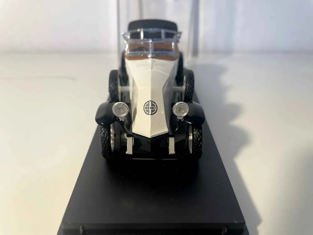 Renault 40 CV Sport bianco sporco e marrone del 1923 (collezione RIO)