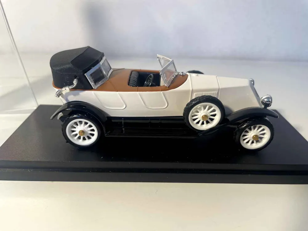 Renault 40 CV Sport bianco sporco e marrone del 1923 (collezione RIO)