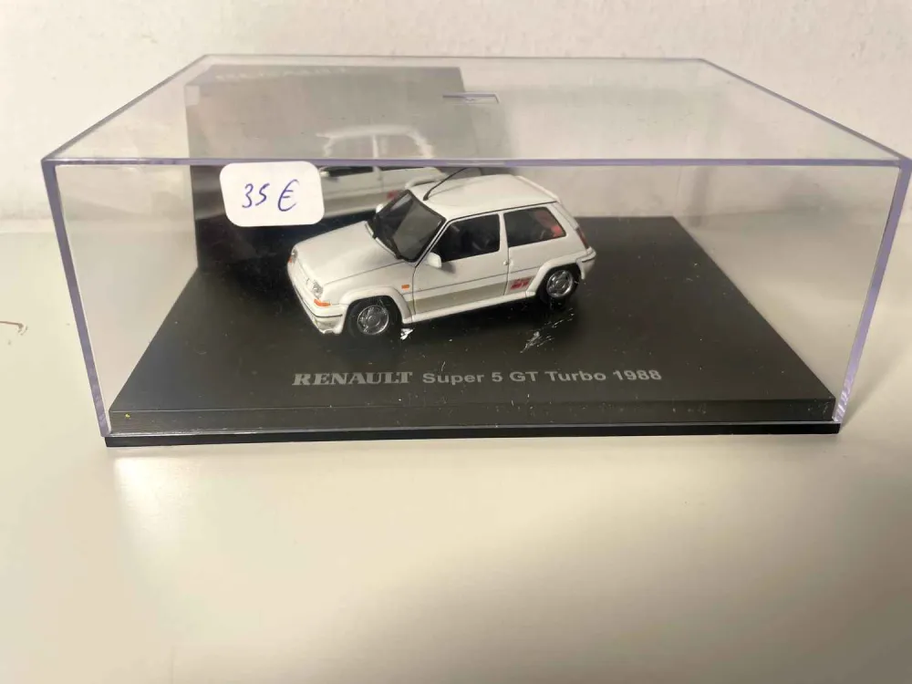 Renault Super 5 GT Turbo bianca del 1988 (cofanetto rettangolare)