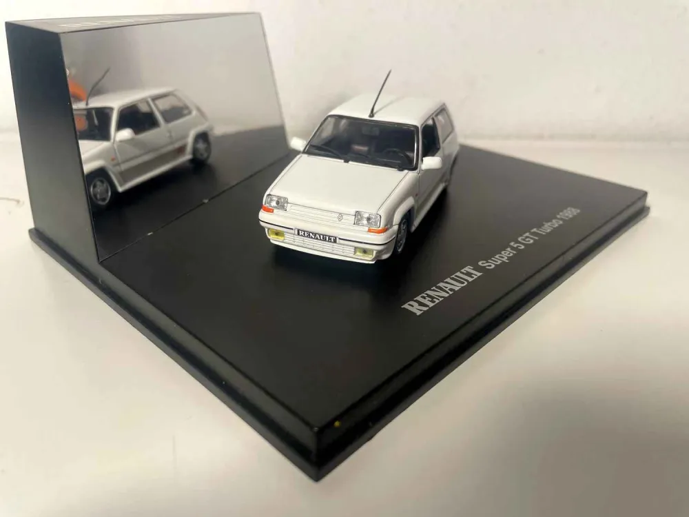 Renault Super 5 GT Turbo bianca del 1988 (cofanetto rettangolare)