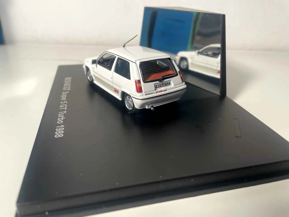 Renault Super 5 GT Turbo bianca del 1988 (cofanetto rettangolare)