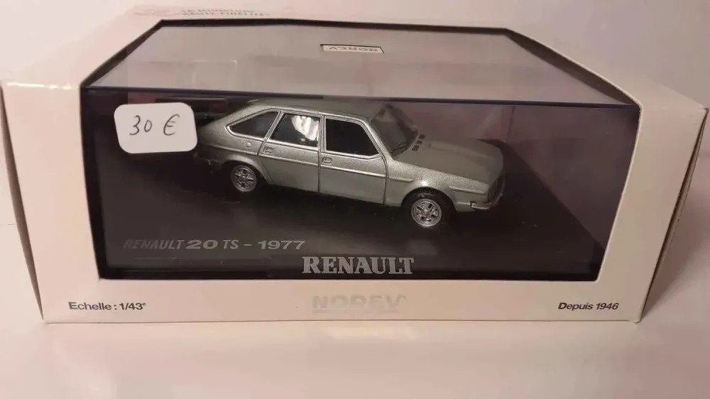 Renault 20 TSB verde pallido ingrigito? del 1977 (Norev)