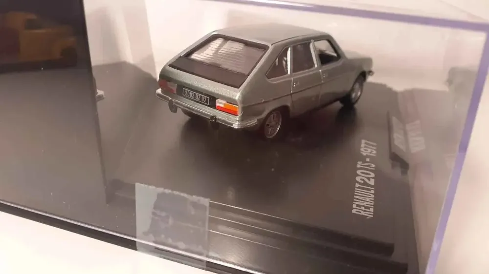 Renault 20 TSB verde pallido ingrigito? del 1977 (Norev)