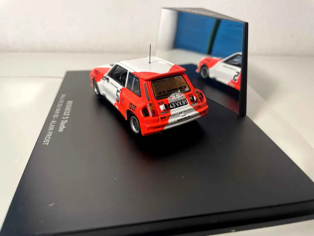 Renault 5 Turbo bianca e arancione numero 5 - Rally del Var 1982 - Alain Prost (cofanetto rettangolare)