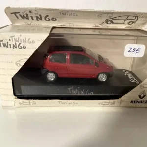 Renault Twingo rosso scuro o addirittura bordeaux