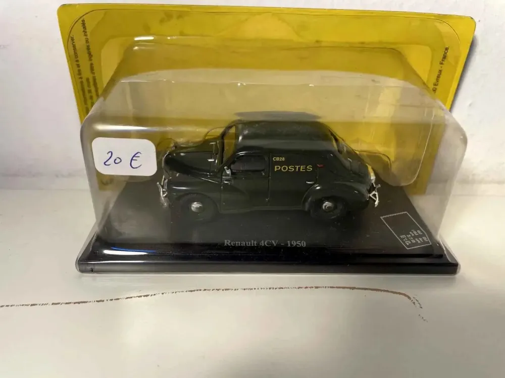 Renault 4 CV verde scuro del 1950, La Poste - PTT