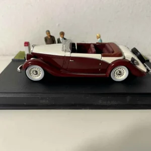 Salmson S4E bordeaux e bianco sporco - La Nationale 7 - La via blu