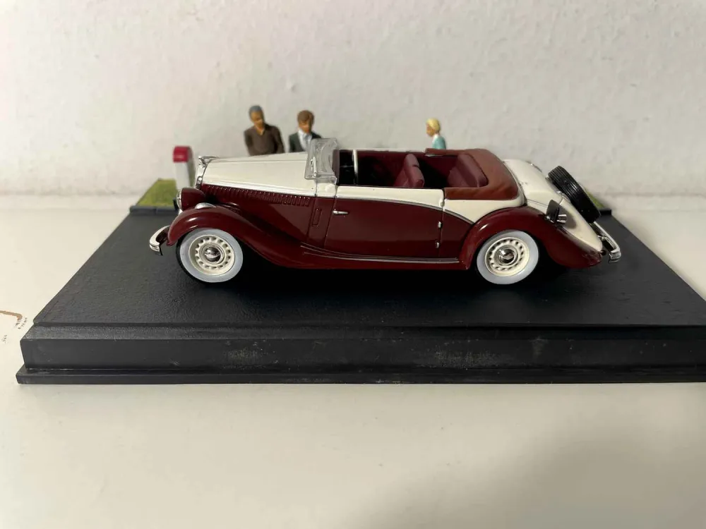 Salmson S4E bordeaux e bianco sporco - La Nationale 7 - La via blu