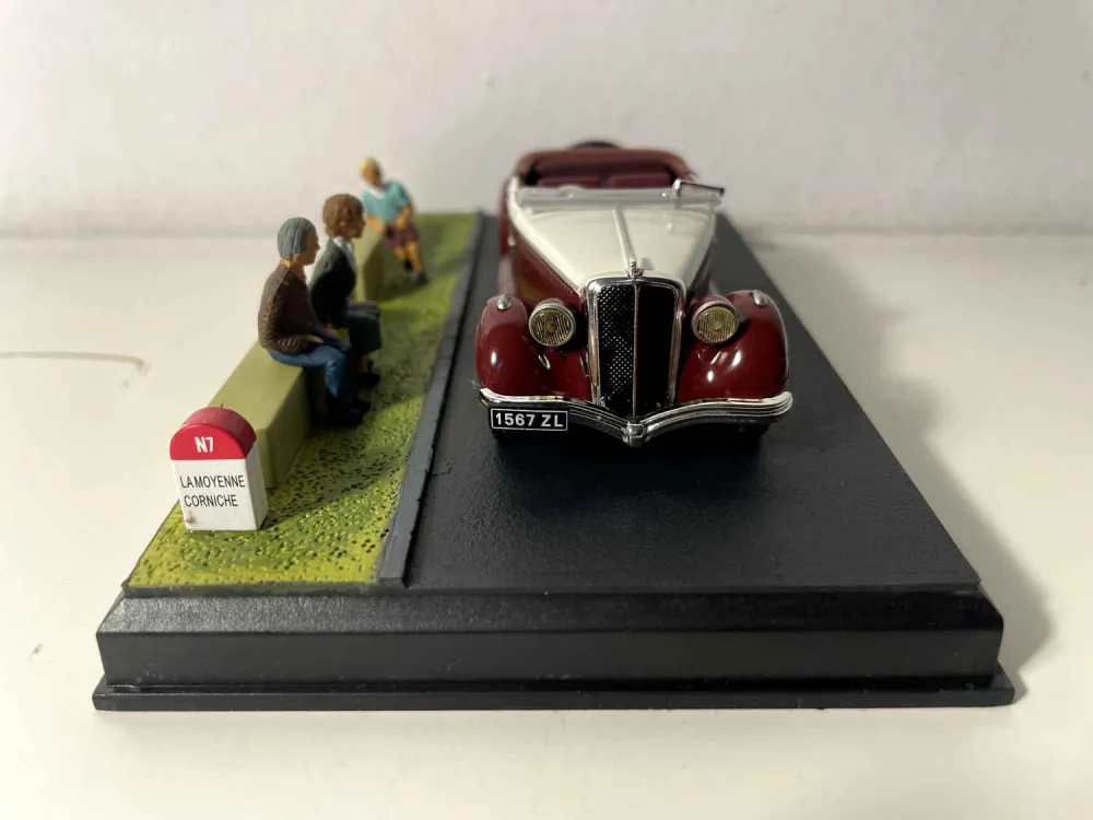 Salmson S4E bordeaux e bianco sporco - La Nationale 7 - La via blu