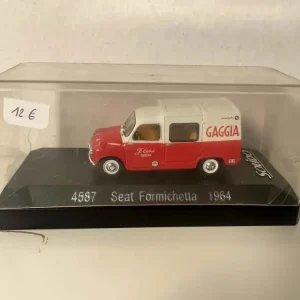 Seat Formichetta rossa e bianca sporca del 1964 (riferimento Solido 4587)
