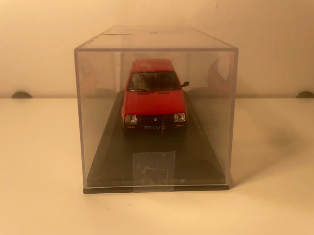Seat Ibiza rossa del 1984 (scala 1/43)