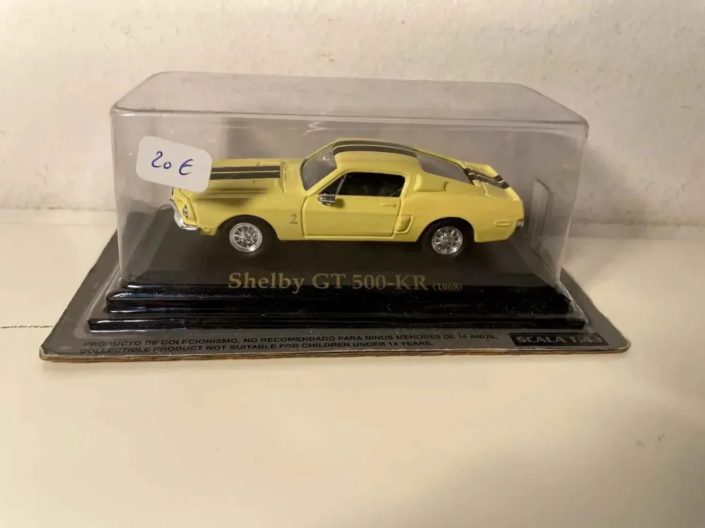Shelby GT 500-KR gialla e nera del 1968 (auto americana)