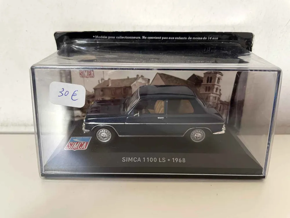 Simca 1100 LS blu scuro del 1968
