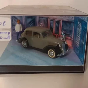 Simca 8 1200 del 1950 marrone scuro