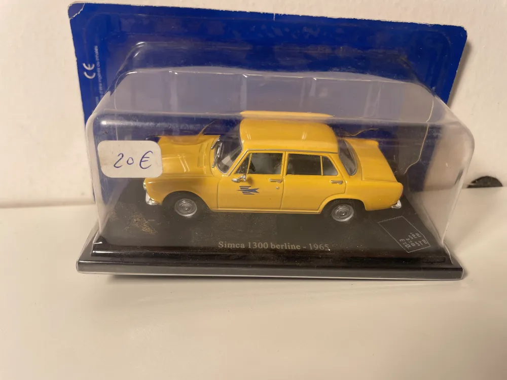 Simca 1300 berlina gialla del 1965 La Poste - PTT