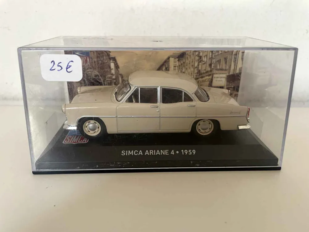 SIMCA Ariane 4 beige del 1959