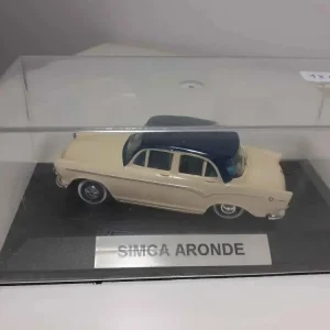 SIMCA Aronde beige e tetto blu scuro
