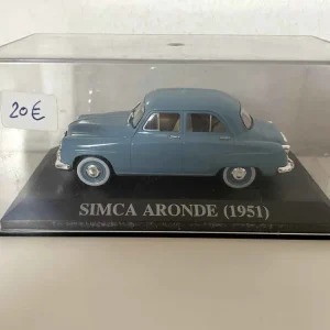 SIMCA Aronde blu del 1951