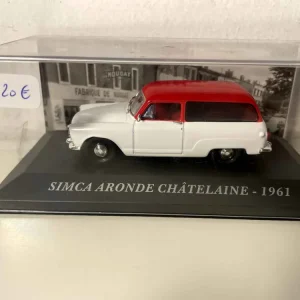 Simca Aronde Châtelaine grigio - azzurro pallido e tetto rosso del 1961